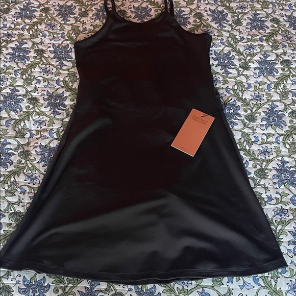 Girlfriend Collective - black Naomi Dress with built in bra and shorts - NWT - M - Picture 1 of 5